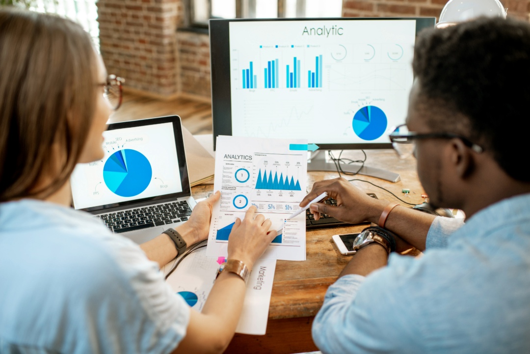 marketing team working together with data and analytics